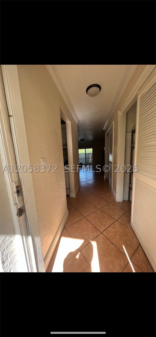 Building Photo - 8650 SW 67th Ave