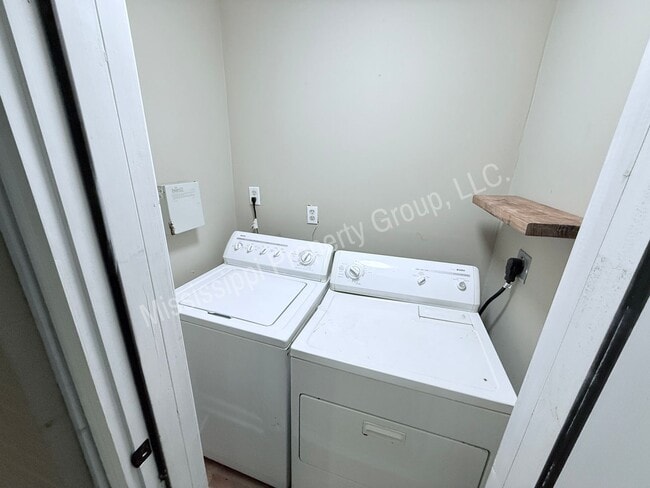 Building Photo - 3BR/3BA For Rent