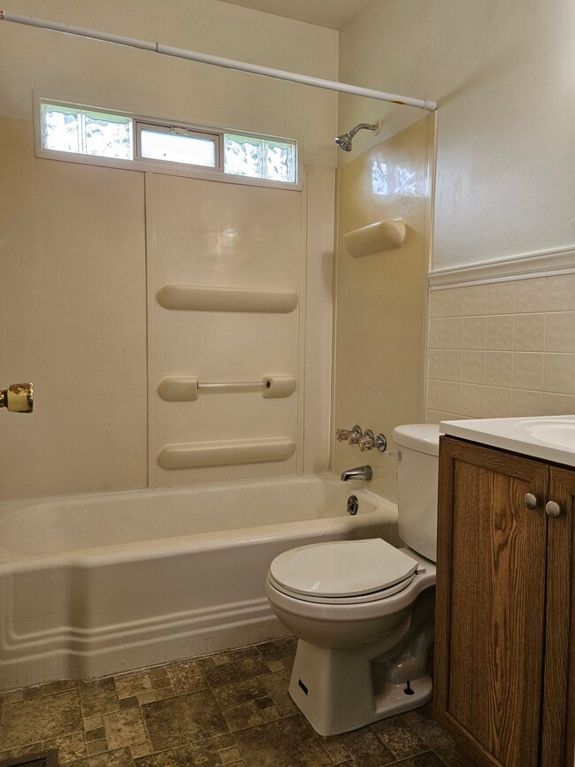 Building Photo - 3033 Northgate Ave