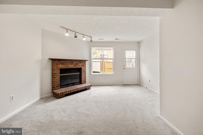 Building Photo - 8550 Blue Rock Ln