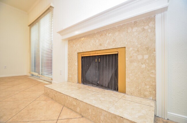 Building Photo - 2100 Tanglewilde St