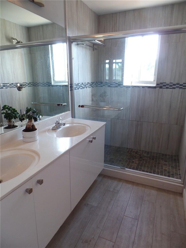 Building Photo - 1365 Majesty Terrace