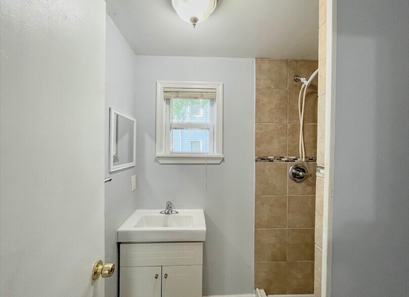 Building Photo - 1305 38th St