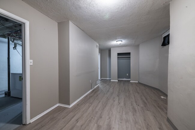 Building Photo - 3 Bedroom Midtown Home!