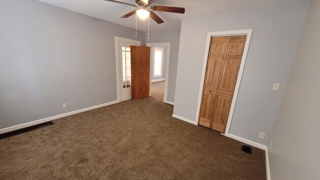 Building Photo - 351 Short St