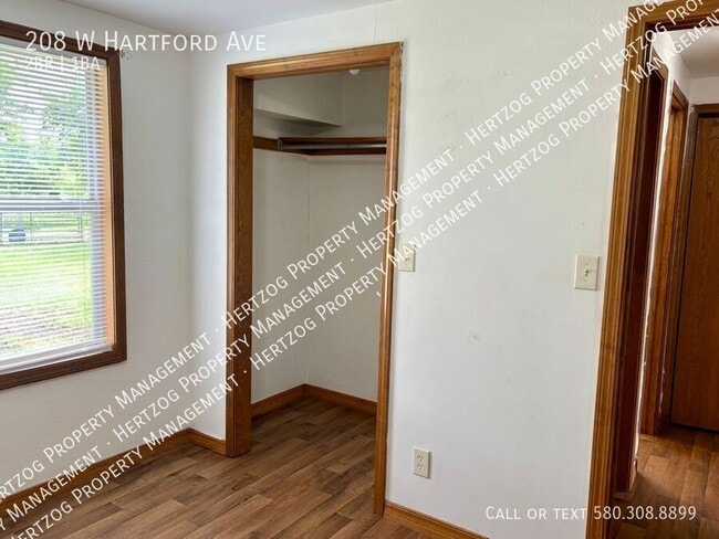 Building Photo - 208 W Hartford Ave