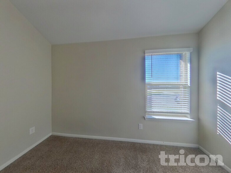 Building Photo - 532 Houndstooth Dr