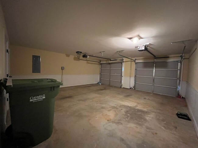 Building Photo - Riegel Pointe