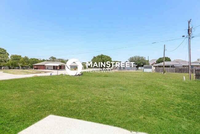 Building Photo - 3 Bedroom Pet-Friendly Home in ALVARADO, TX with Main Street Renewal