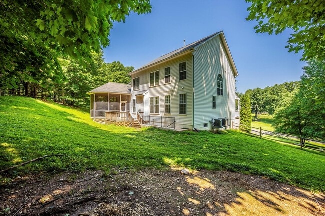 Building Photo - *Open House* 6/20 12-1 PM *