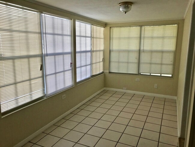 Building Photo - private pool home in Kensington Park - Sar...