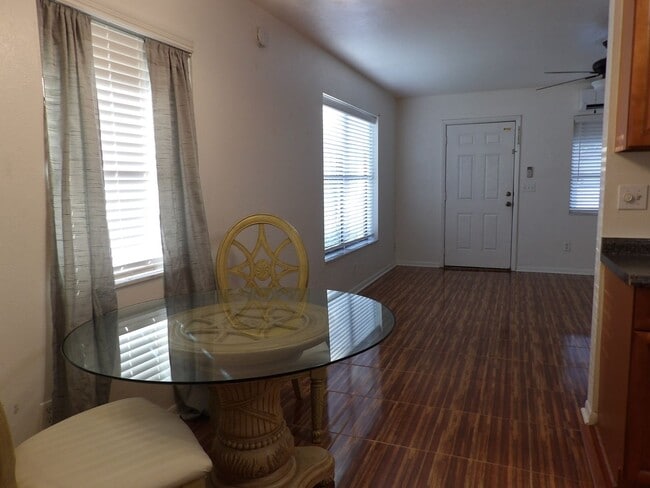 Building Photo - Cute 2 Bedroom 1 Bath with huge Screen Porch * Call Sheila M at 386-804-6675