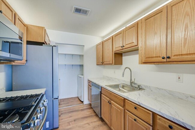 Building Photo - 60 O'Neill Ct