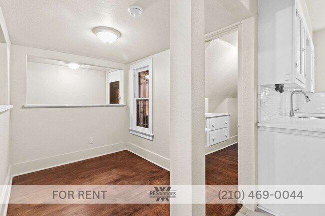 Building Photo - 1618 W Kings Hwy