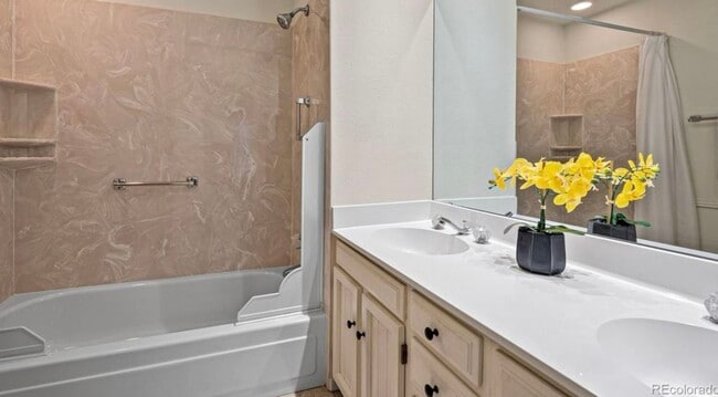 Building Photo - 7542 S Cove Cir