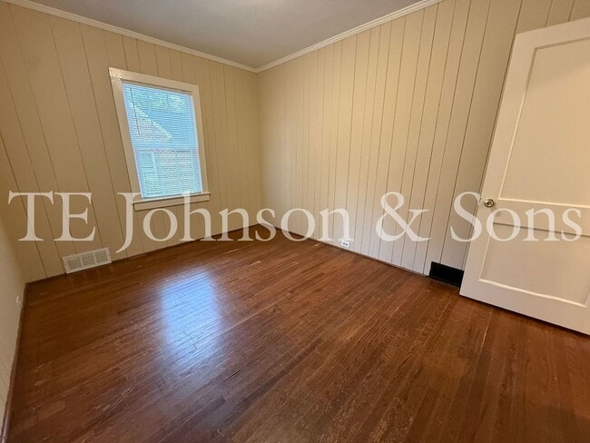 Building Photo - Charming Home with Character and Modern Comfort