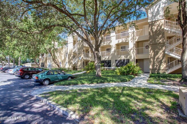 Building Photo - 9 Arbor Club Dr