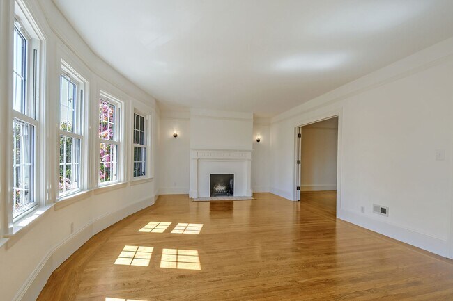 Building Photo - 3217-21 Gough Street Apartments