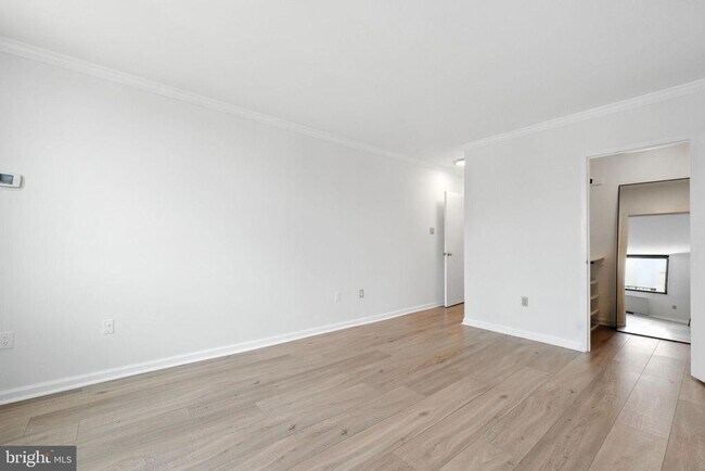 Building Photo - 3705 S George Mason Dr