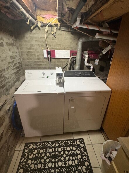 Building Photo - 66 Callender St