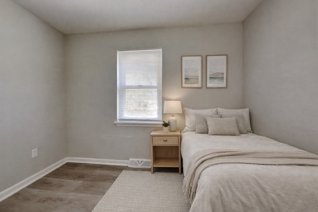 Building Photo - Charming 3-Bed Home in Lees Summit with Garage