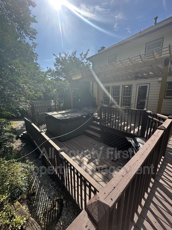 Building Photo - 5621 Shadow View Dr SW