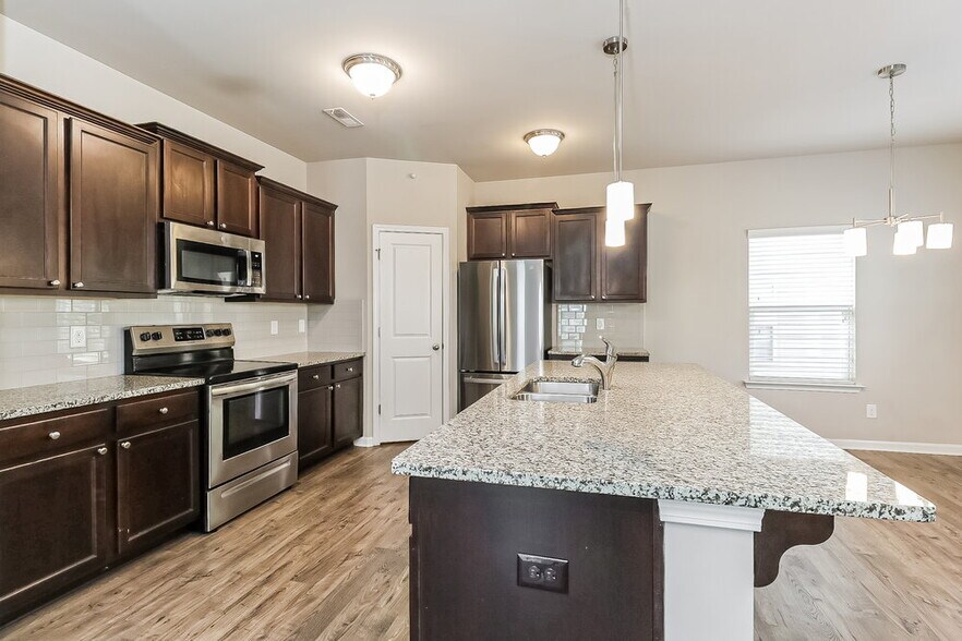 Building Photo - 1325 State Rd 2842