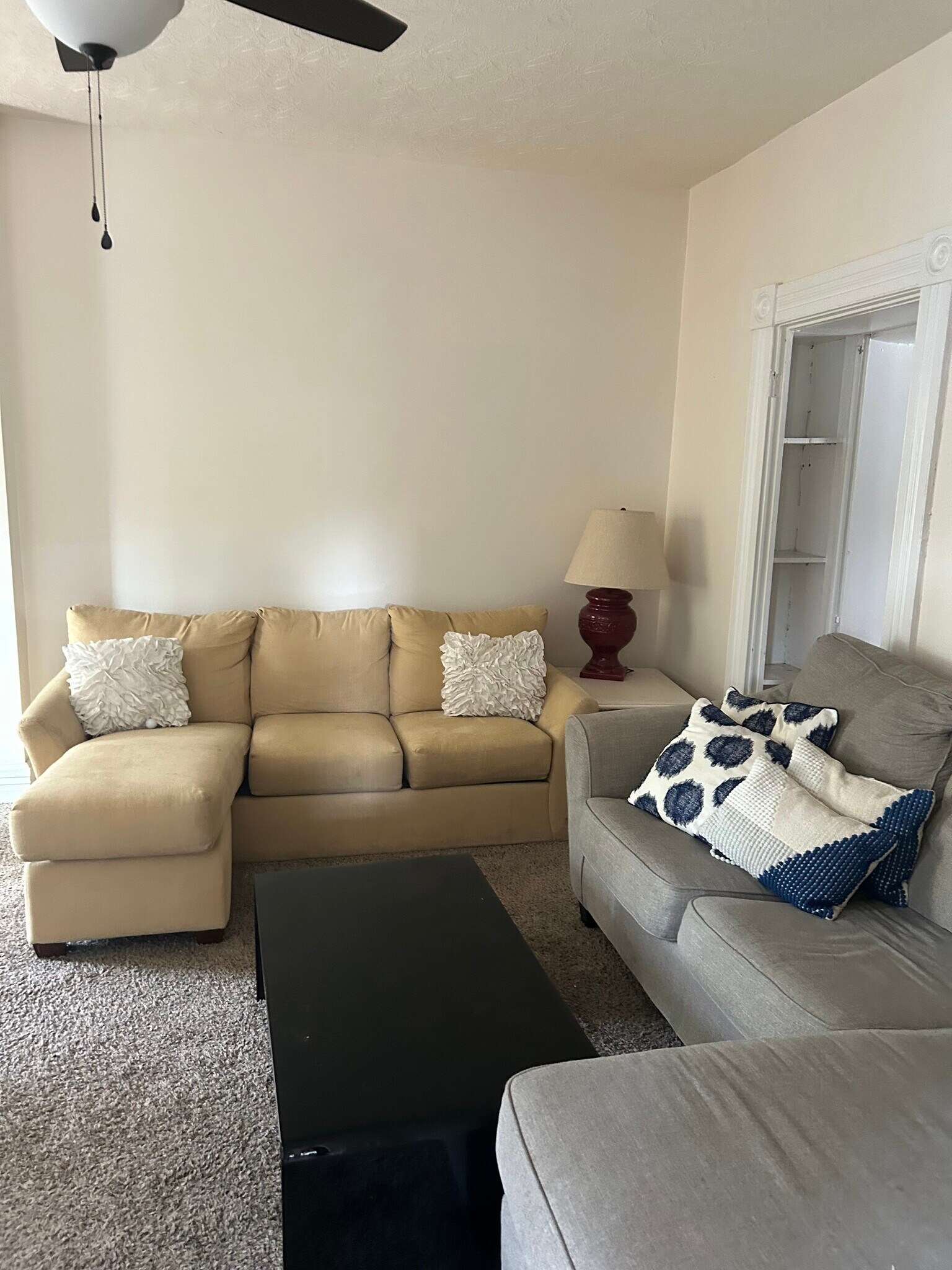 Living room - 257 Yankee Rd