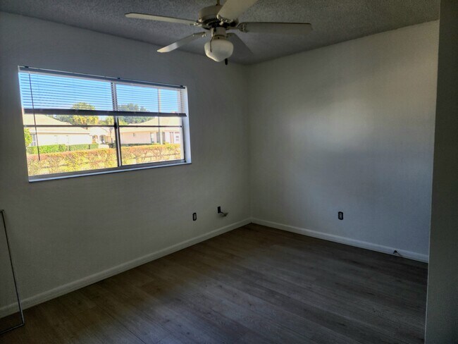 Building Photo - 8437 SW 90th St