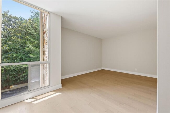 Building Photo - 2632 Peachtree Rd NW