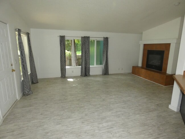 Building Photo - 522 S Alder Ln