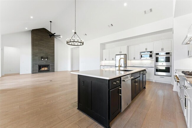 Building Photo - 704 Prairie Clover Dr