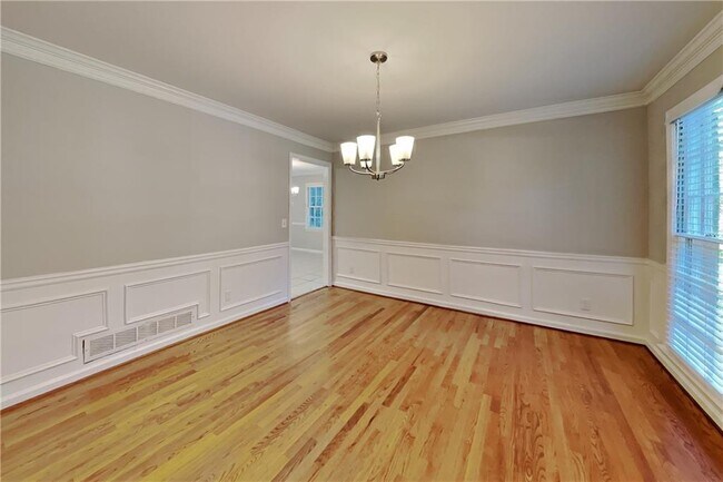 Building Photo - 3371 Chatsworth Way