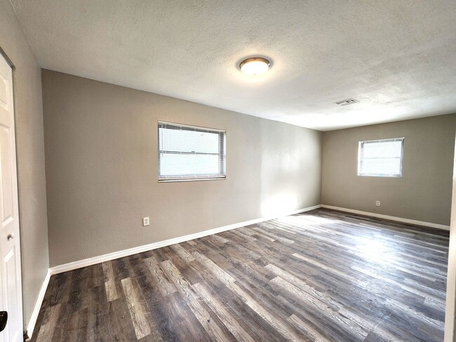 Building Photo - Fully Remodeled Home; New Flooring and Pai...