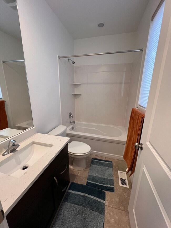 Building Photo - Modern 2 Bedroom Townhome with Stunning La...
