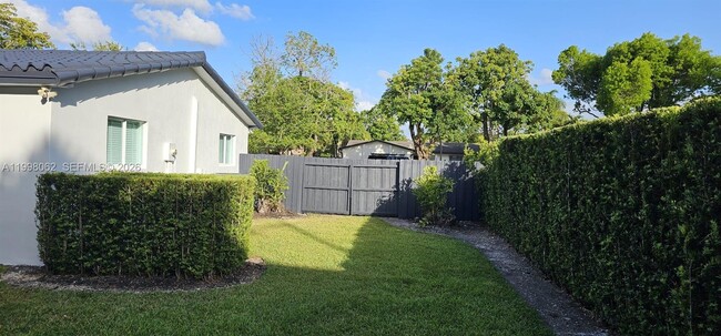 Building Photo - 10900 SW 107th Ave