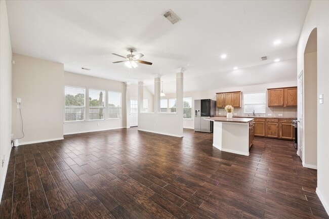 Building Photo - 7709 Lakeside Manor Ln