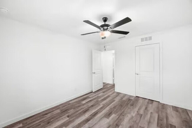 Building Photo - 3182 Oleander Ave
