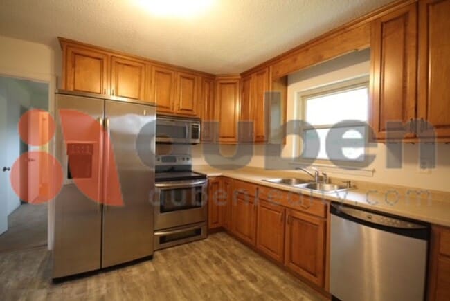 Building Photo - Updated 3 bed 2 bath in East Ridge! Fenced...