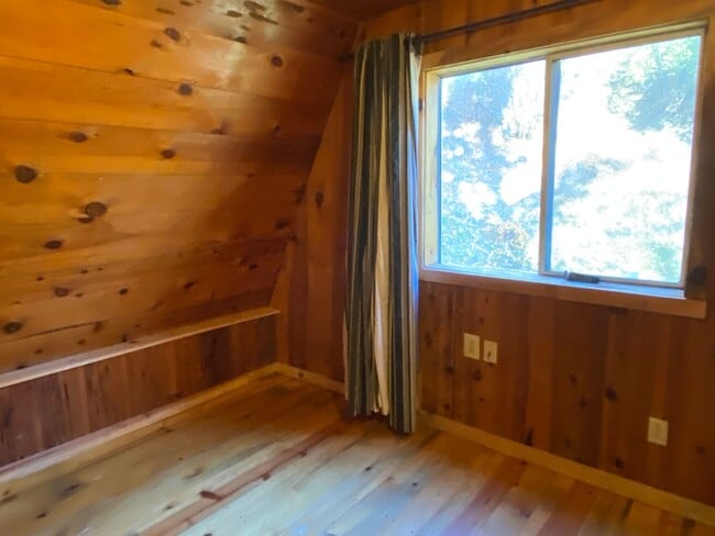 Building Photo - View the Applegate River!!
