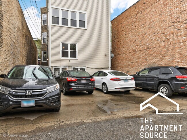 Building Photo - 2042 W Armitage Ave