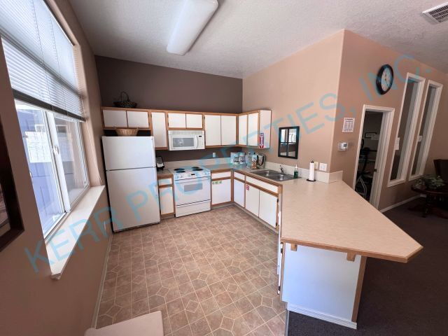 Building Photo - 4686 W Powell Blvd