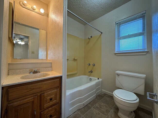 Building Photo - 3-Bedroom House for Rent in Copperas Cove