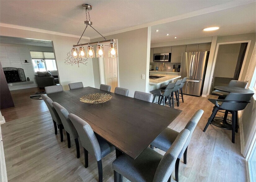 Building Photo - 10499 S Carnation Dr