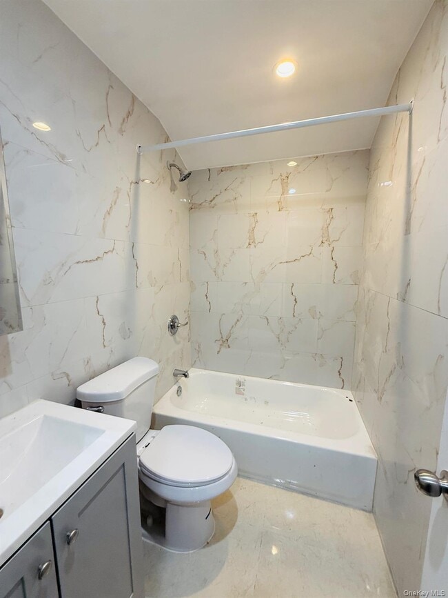 Building Photo - 139-18 Lakewood Ave