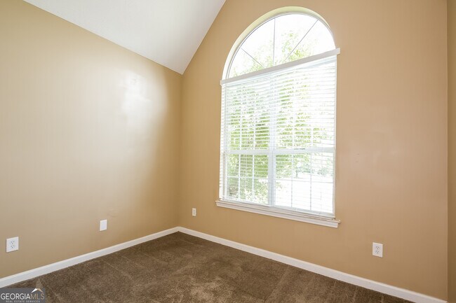 Building Photo - 5041 Ambassador Dr