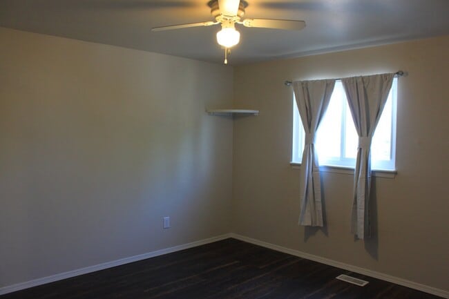 Building Photo - 2130 Crystal River Dr