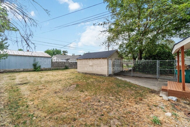Building Photo - 908 E Longfellow Ave