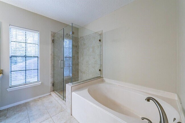 Building Photo - 75 Breezy Point Pl