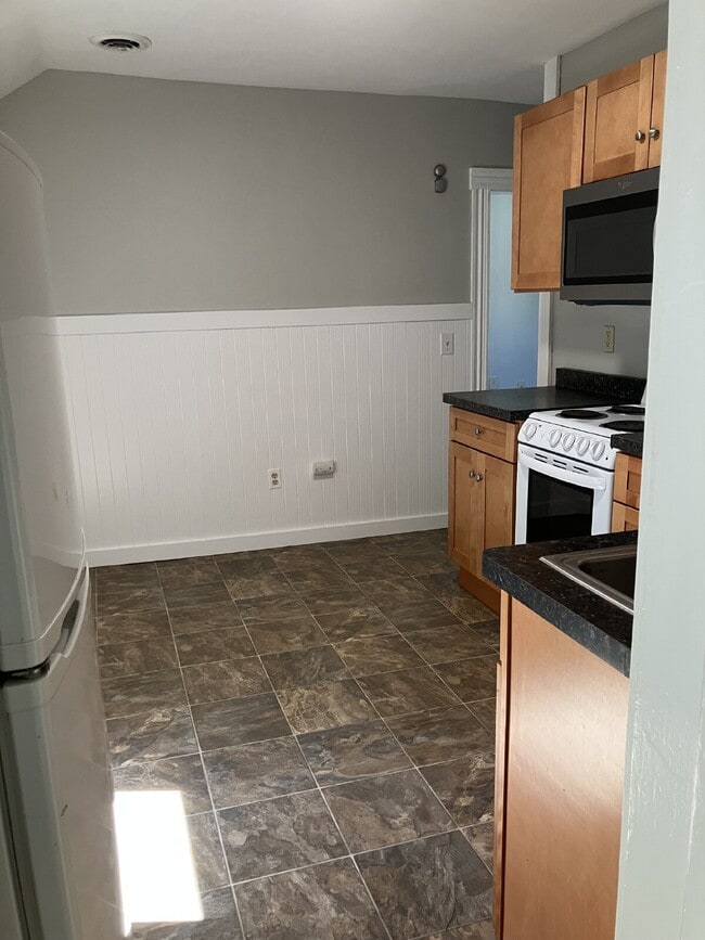 Building Photo - Available October 1 in the Village of Fairport!  2 Bedroom 1 bath upper apartment for $1,515/mo